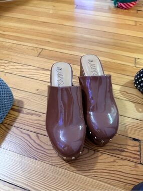 Wild Pair Patent Brown Mule Clogs